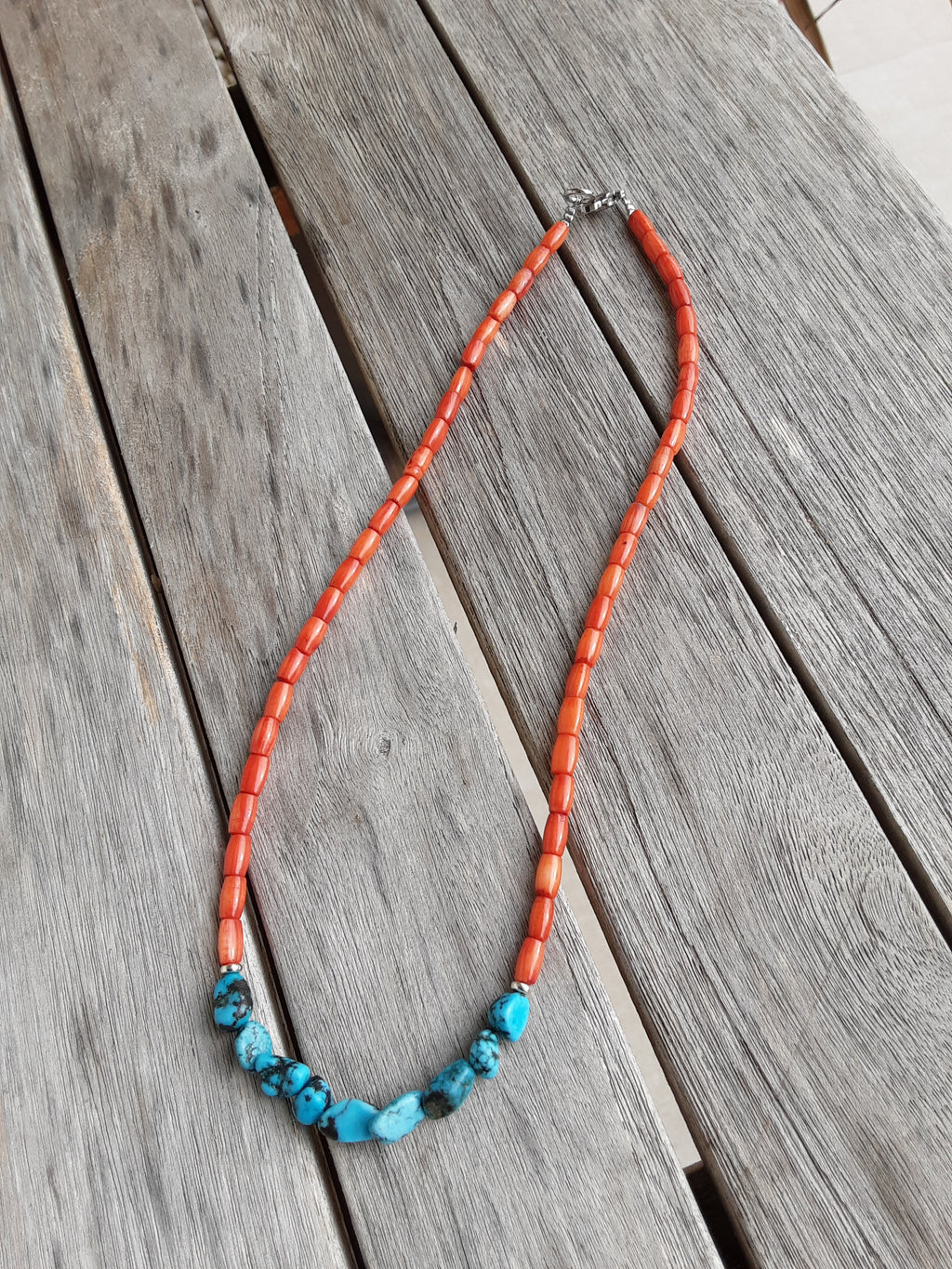Colliers corail et turquoise