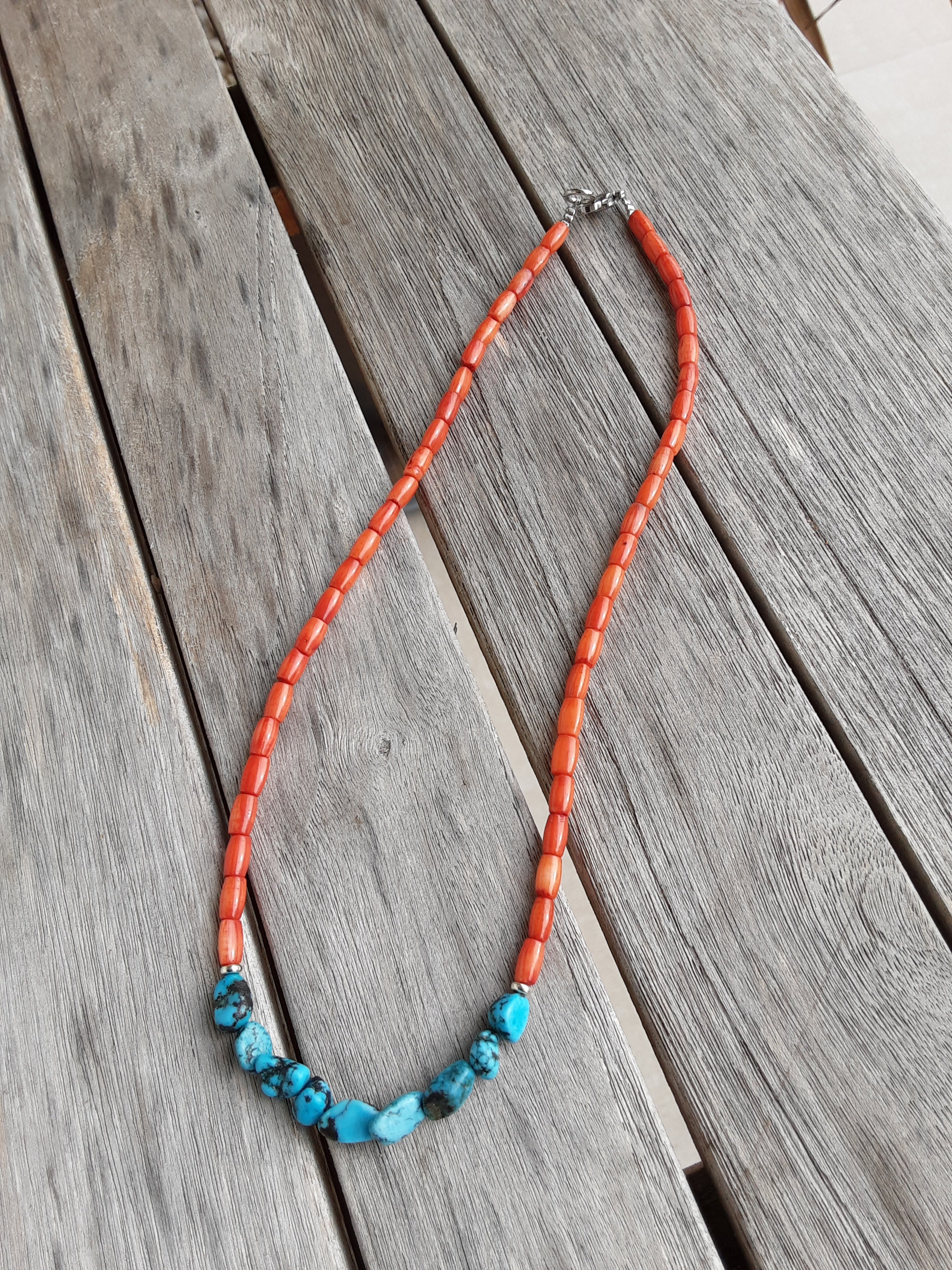 Colliers corail et turquoise