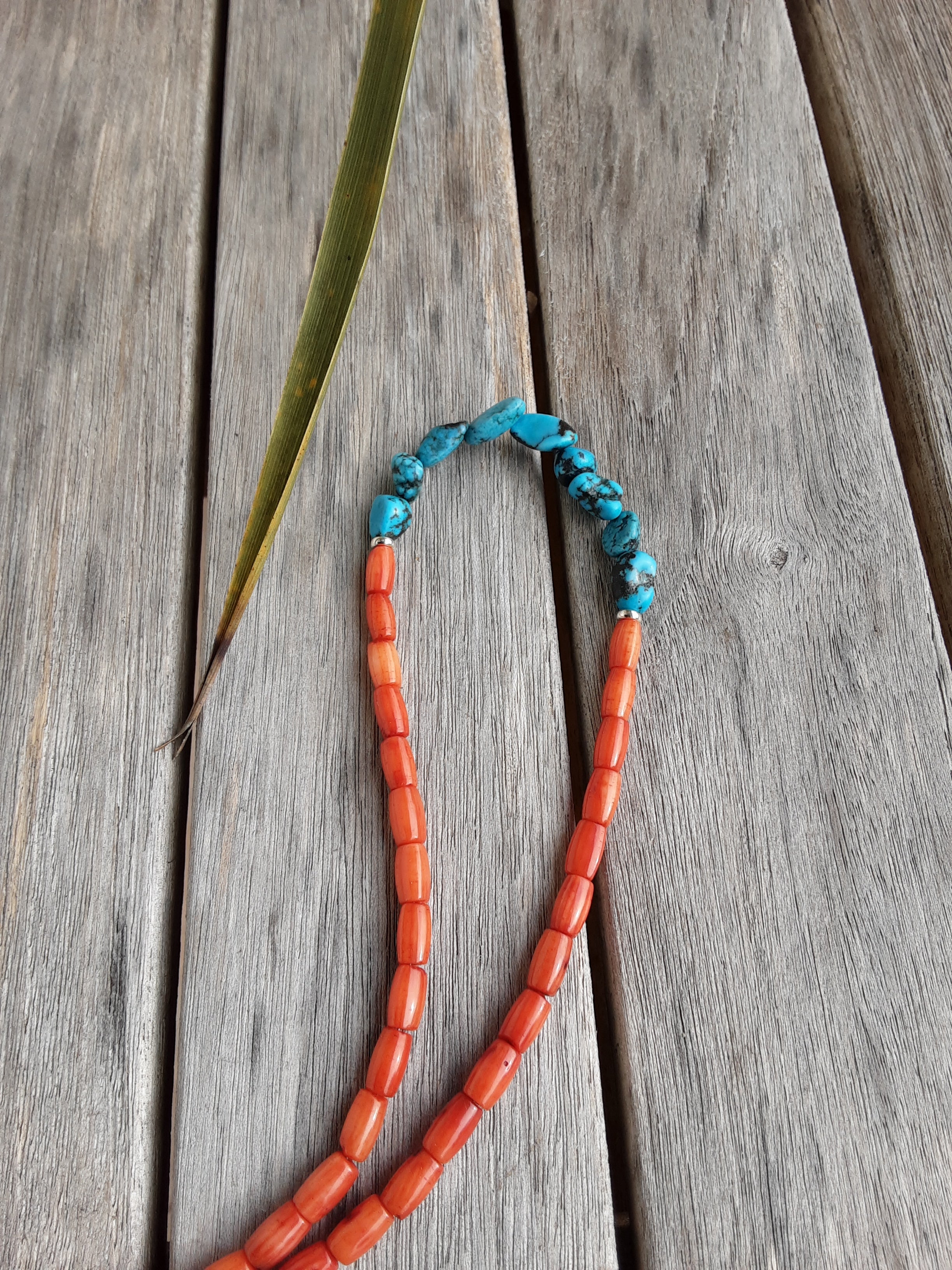 Colliers corail et turquoise