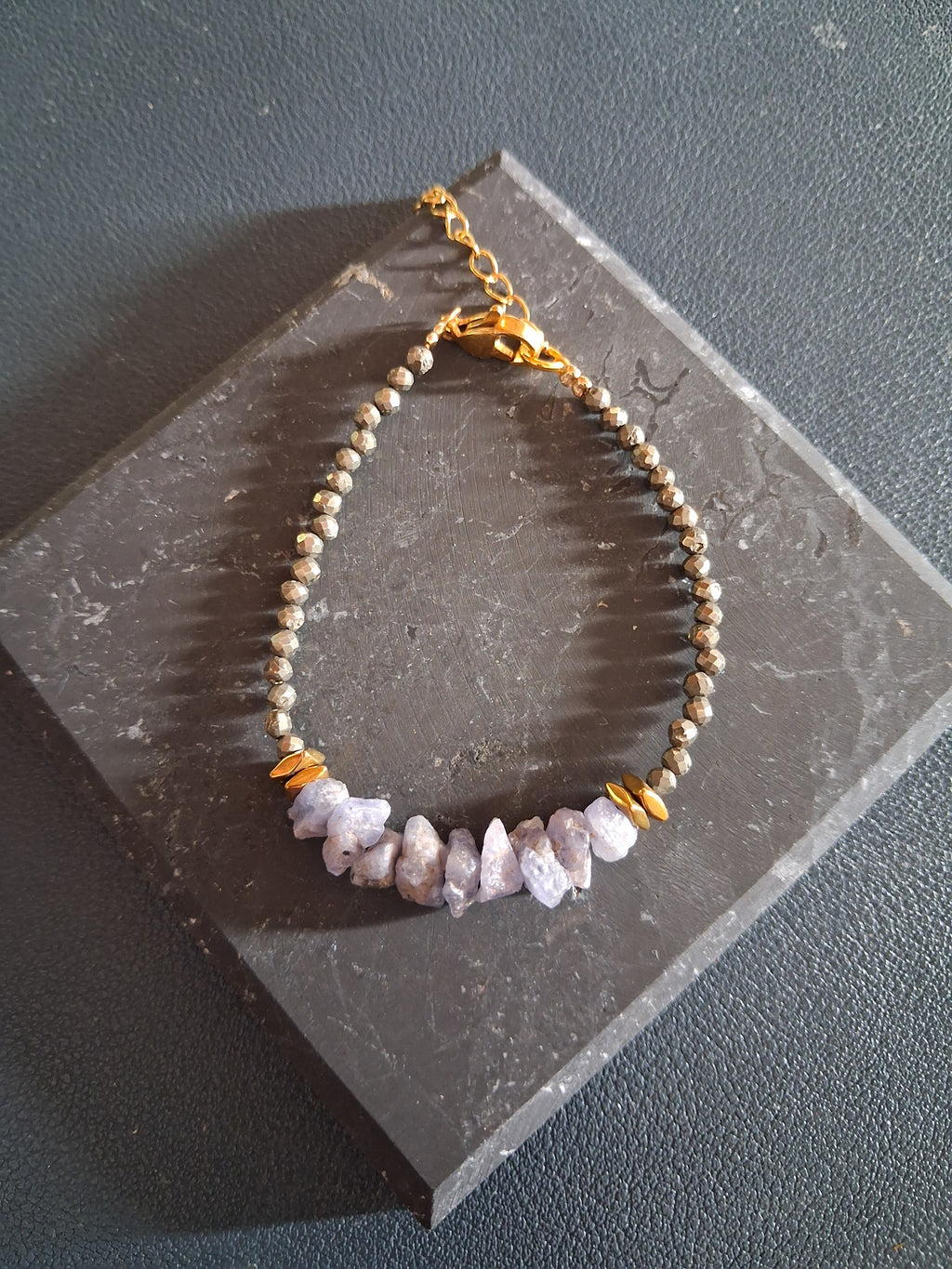 Bracelet Rhodes 17 – Pyrite et tanzanite brute