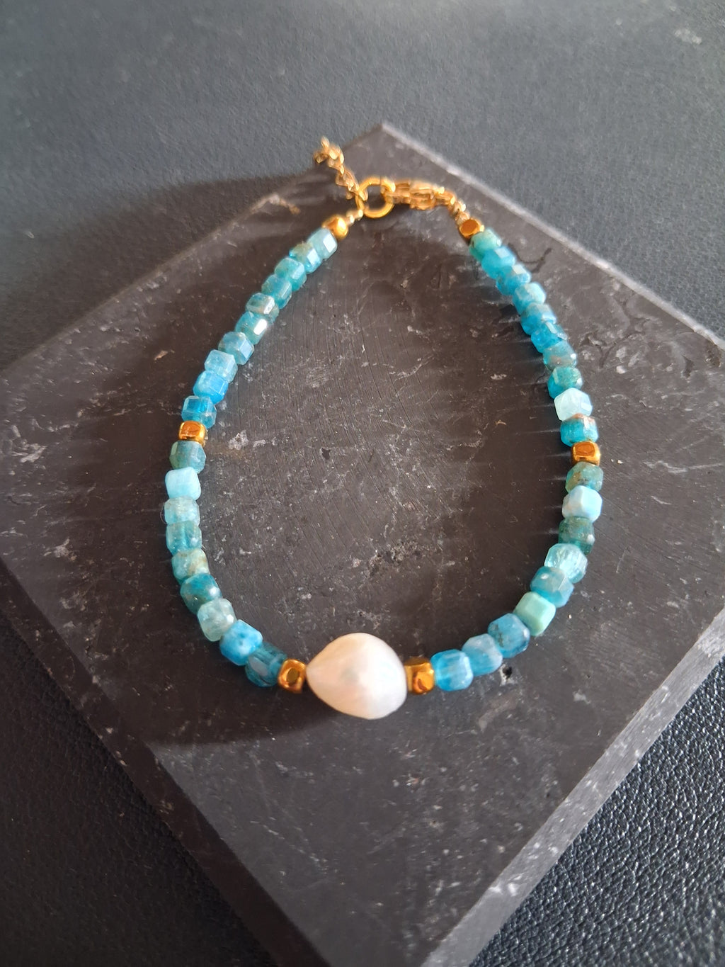 Bracelet Rhodes 8.4 – Apatite et hématite dorée