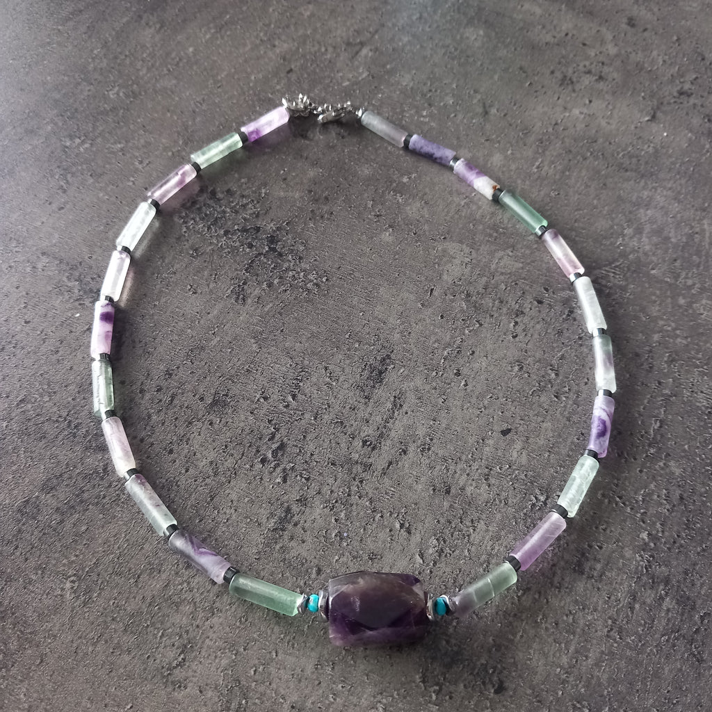 Collier Dalmates – Fluorite, Hématite, Turquoise & Améthyste