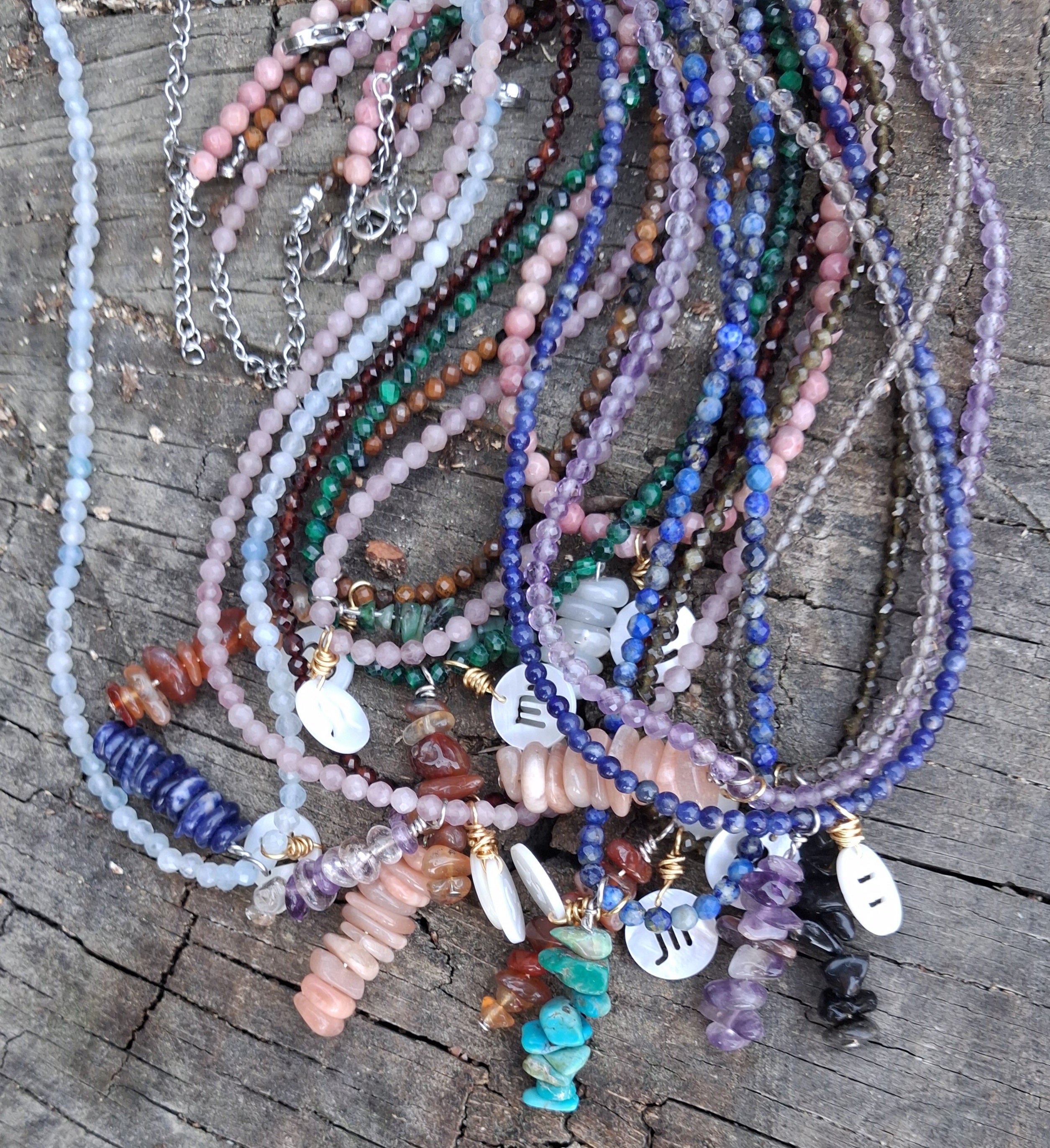 Collier Astro Lion — Grenat & Pierre de soleil, fait main