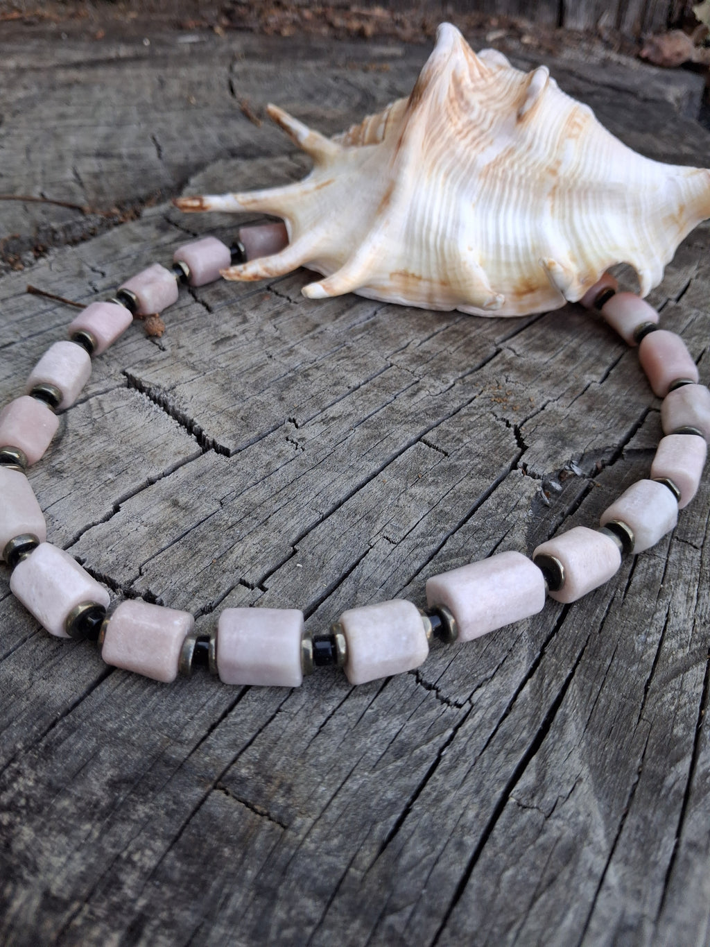 Collier Dalmates – Opale Rose, Pyrite & Onyx