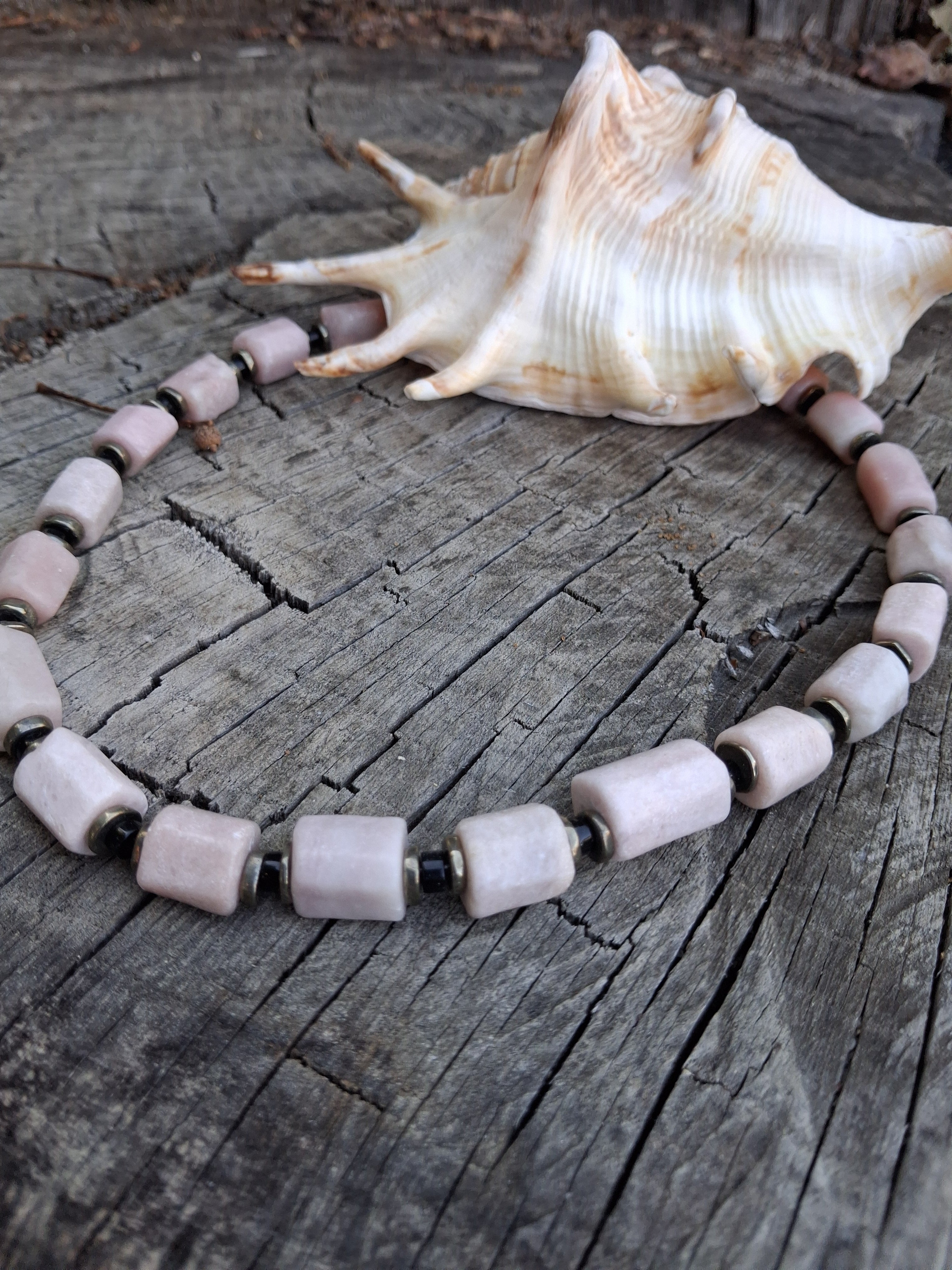 Collier Dalmates – Opale Rose, Pyrite & Onyx