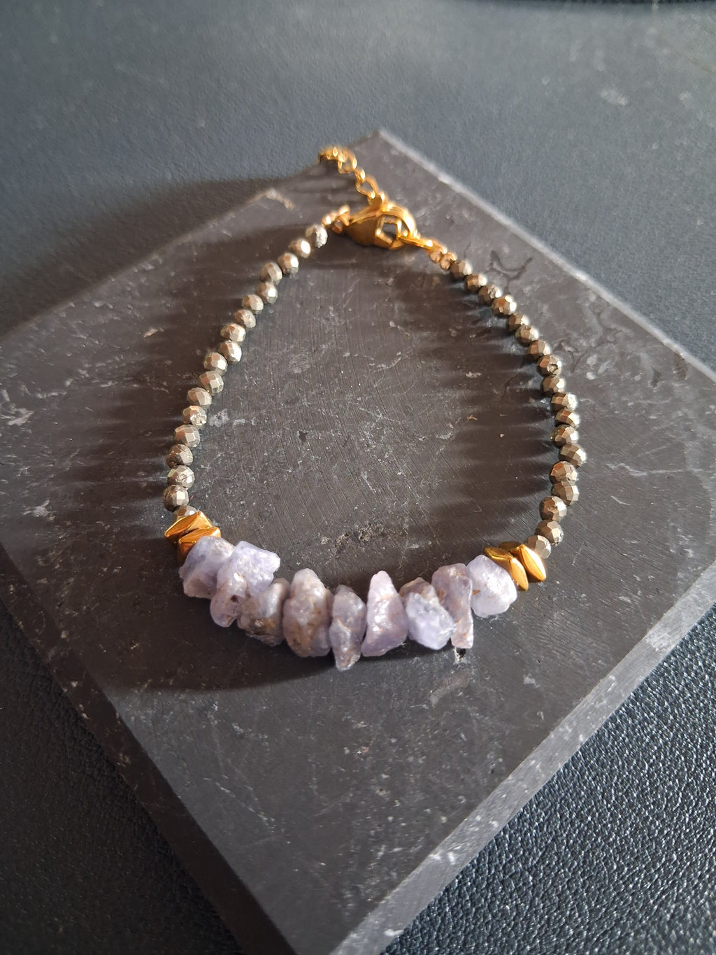 Bracelet Rhodes 17 – Pyrite et tanzanite brute
