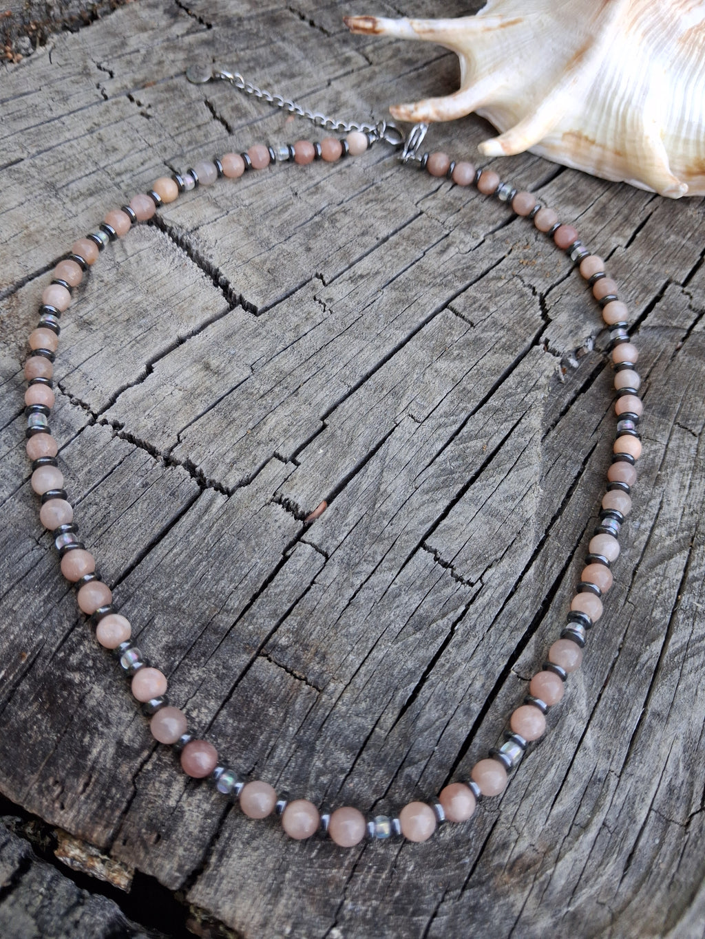 Collier Dalmates — Pierre de lune pêche & Hématite, fait main