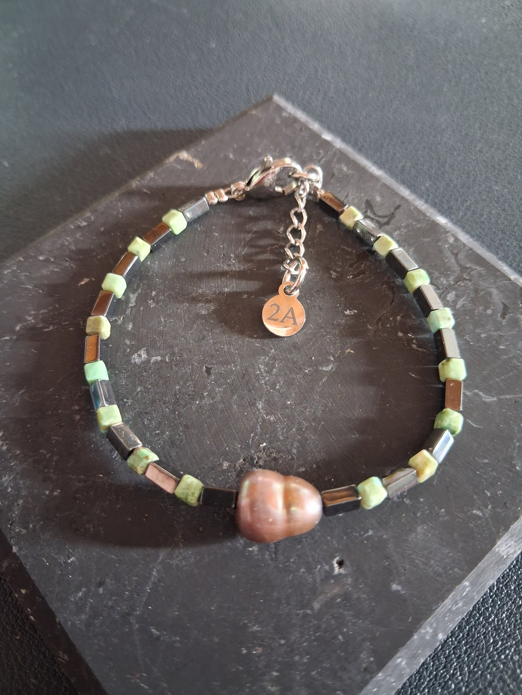Bracelet Rhodes 6.4 – Hématite grise et émeraude