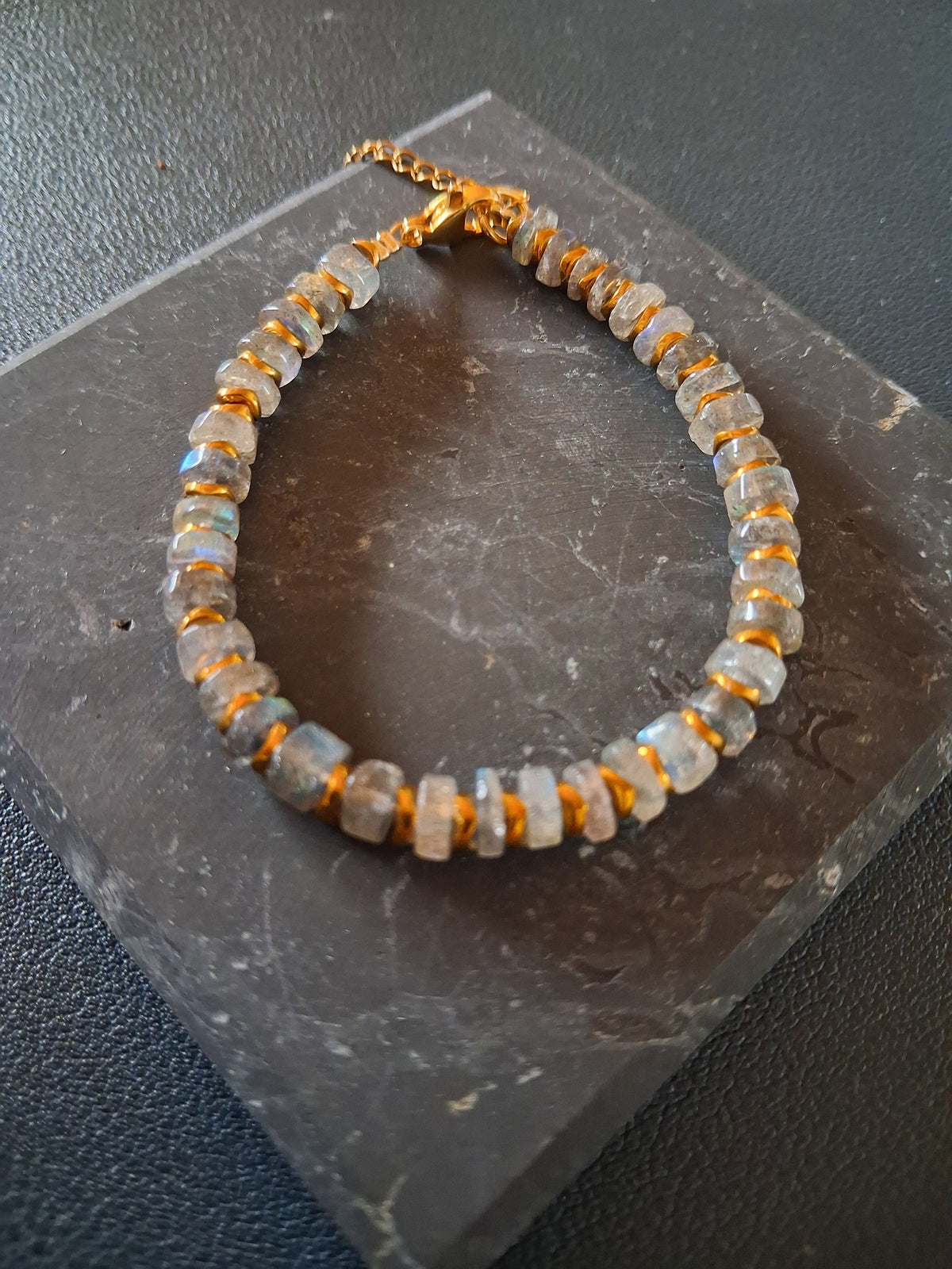 Bracelet Rhodes 16 en labradorite et hématite dorée