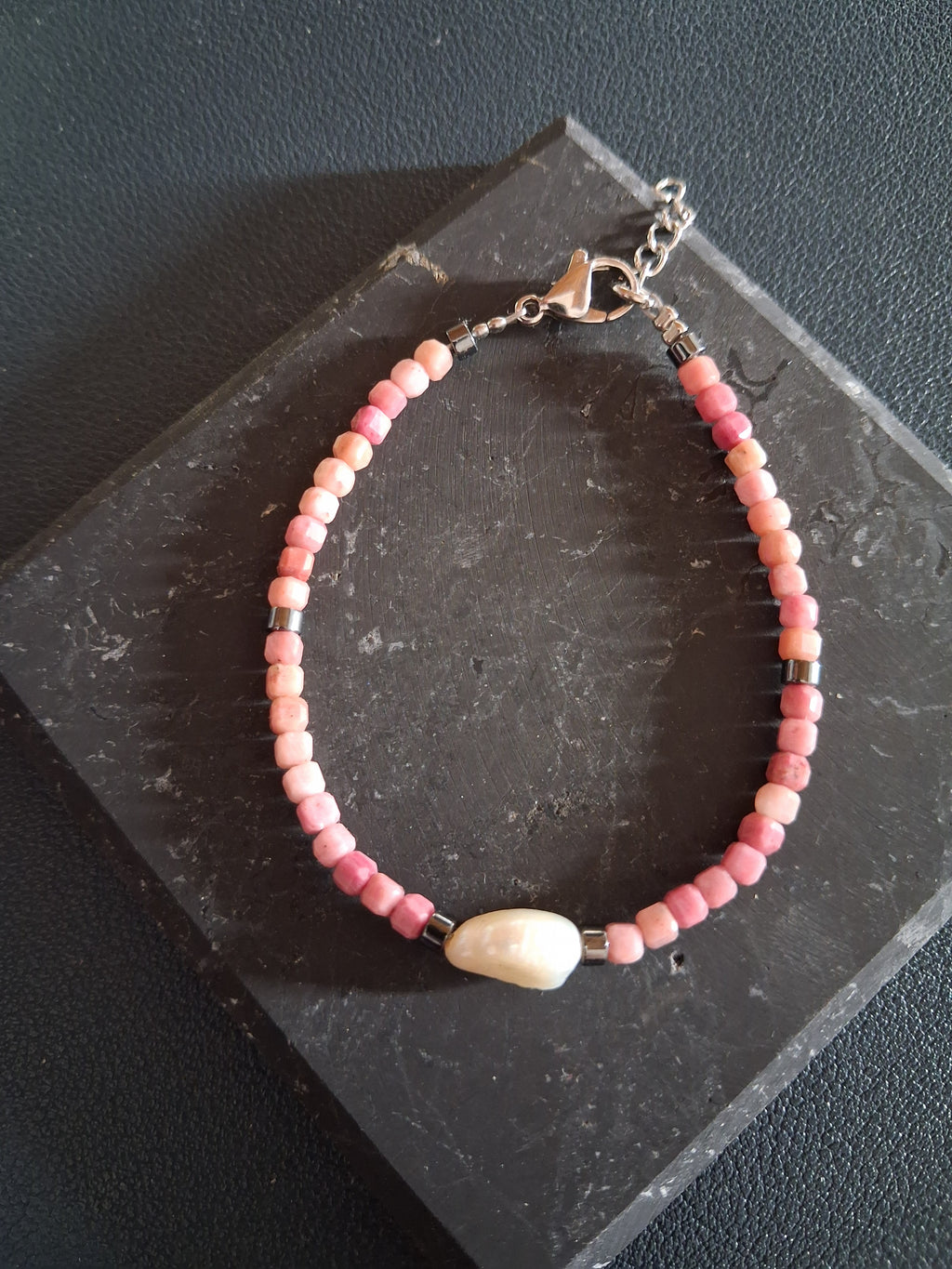 Bracelet Rhodes 9.1 – Rhodonite, hématite et perle d’eau douce