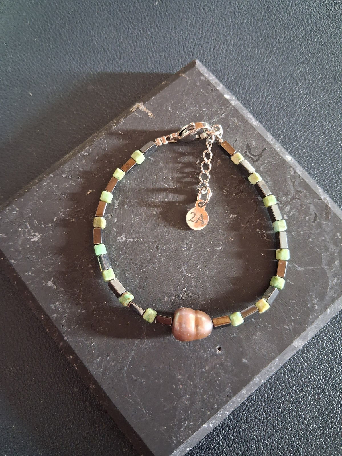 Bracelet Rhodes 6.4 – Hématite grise et émeraude
