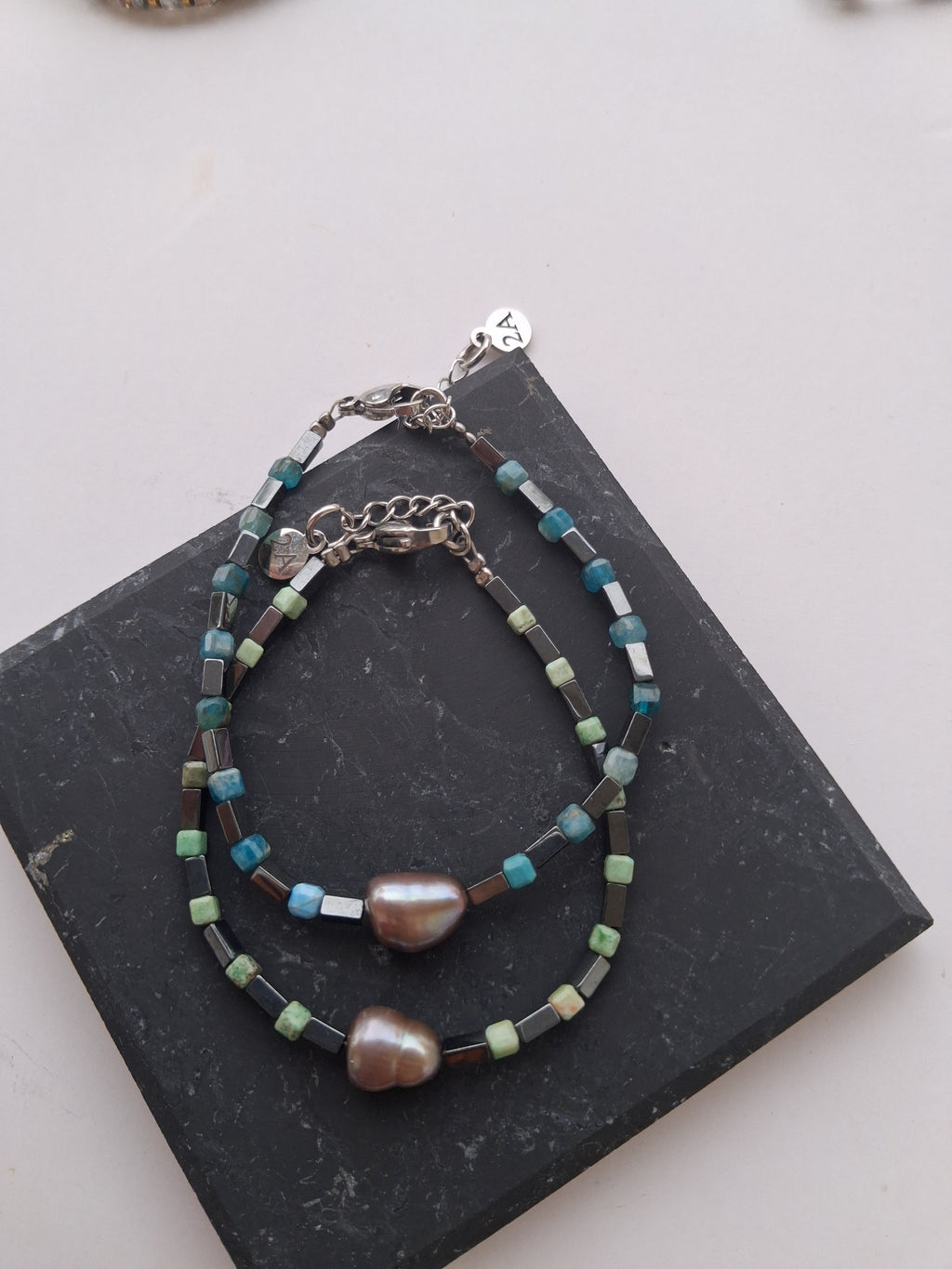 Bracelet Rhodes 7.3 – Hématite, Turquoise & Perle