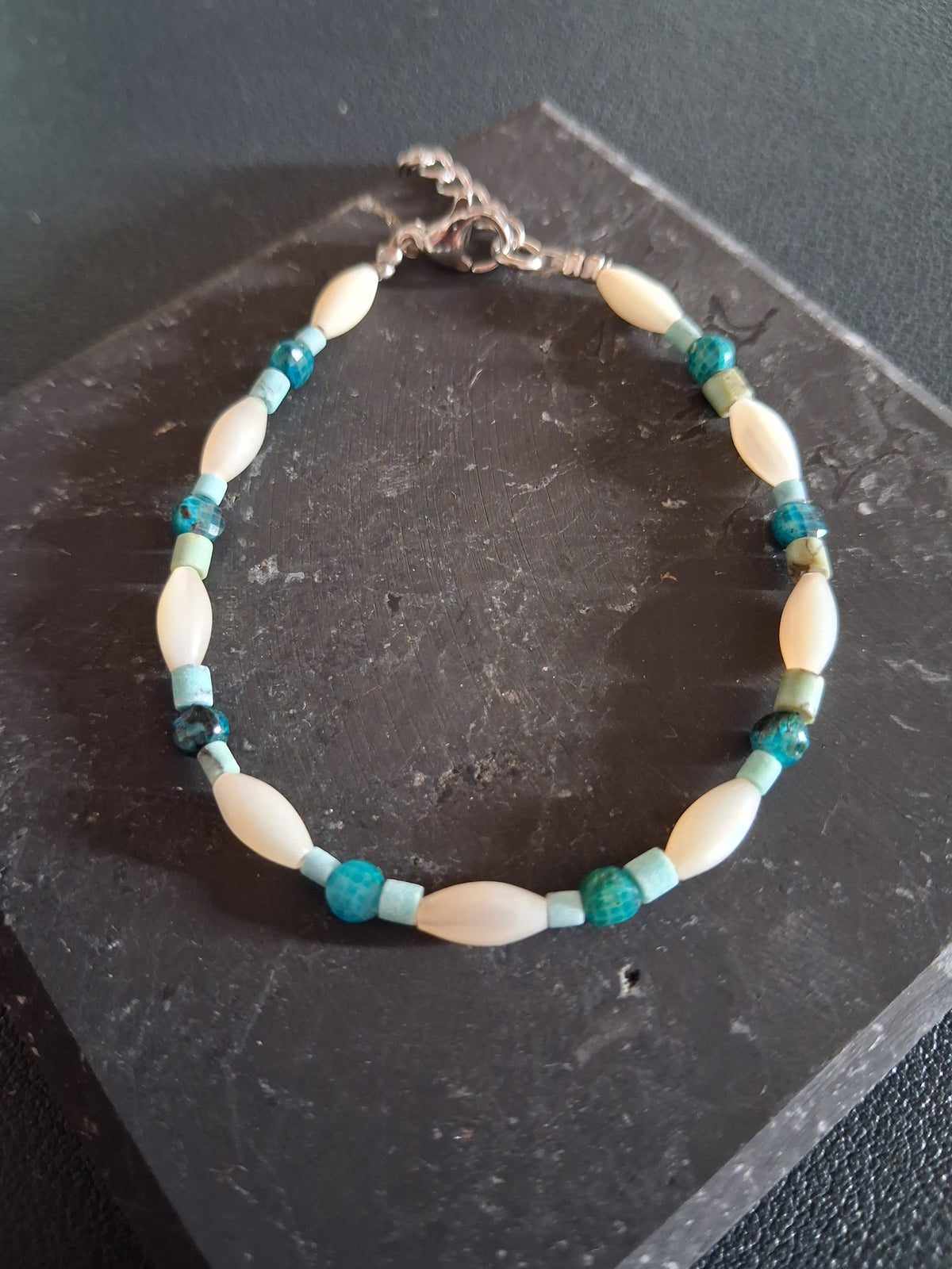 Bracelet Rhodes 17 en nacre, turquoise et apatite