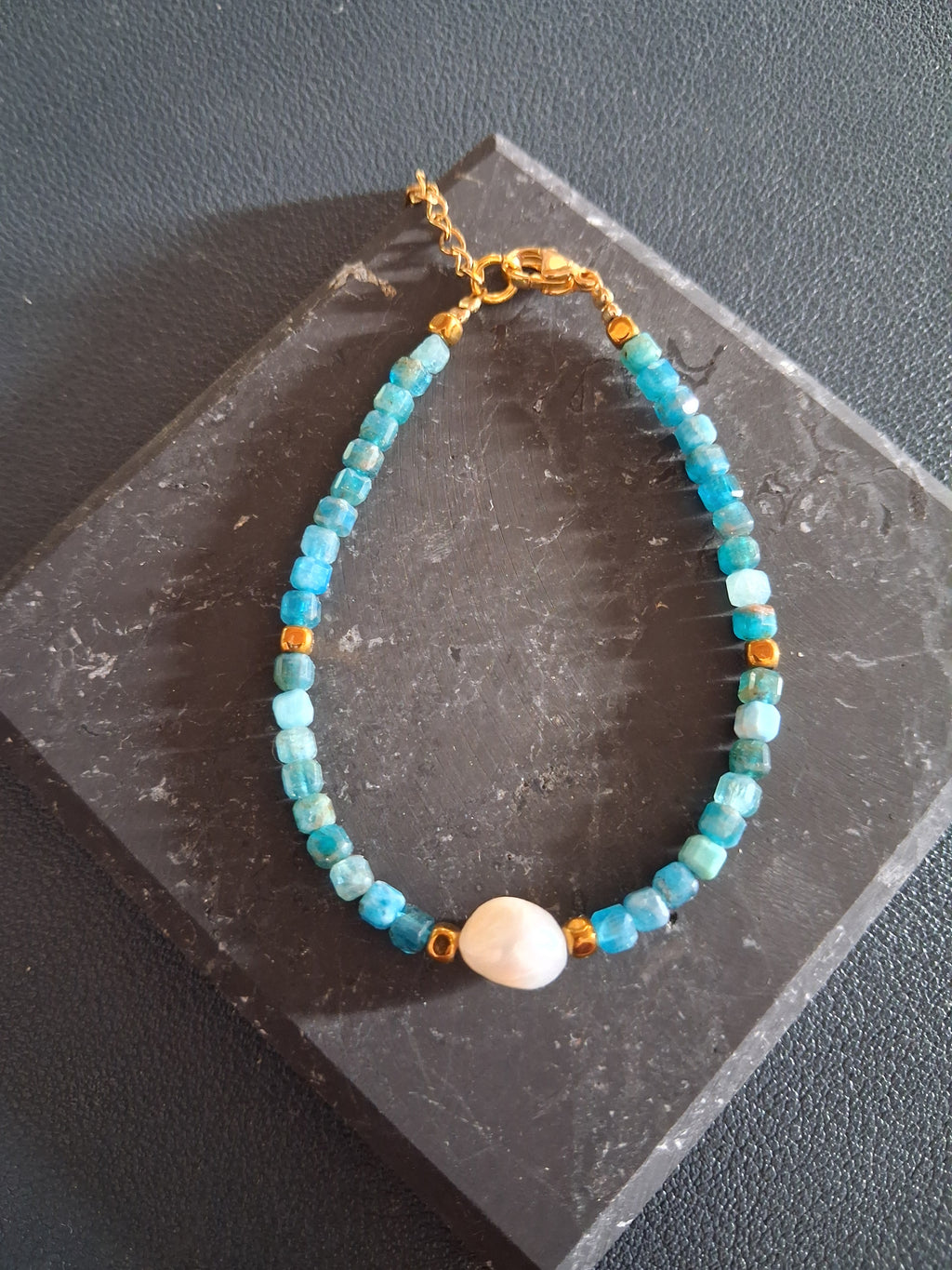Bracelet Rhodes 8.4 – Apatite et hématite dorée