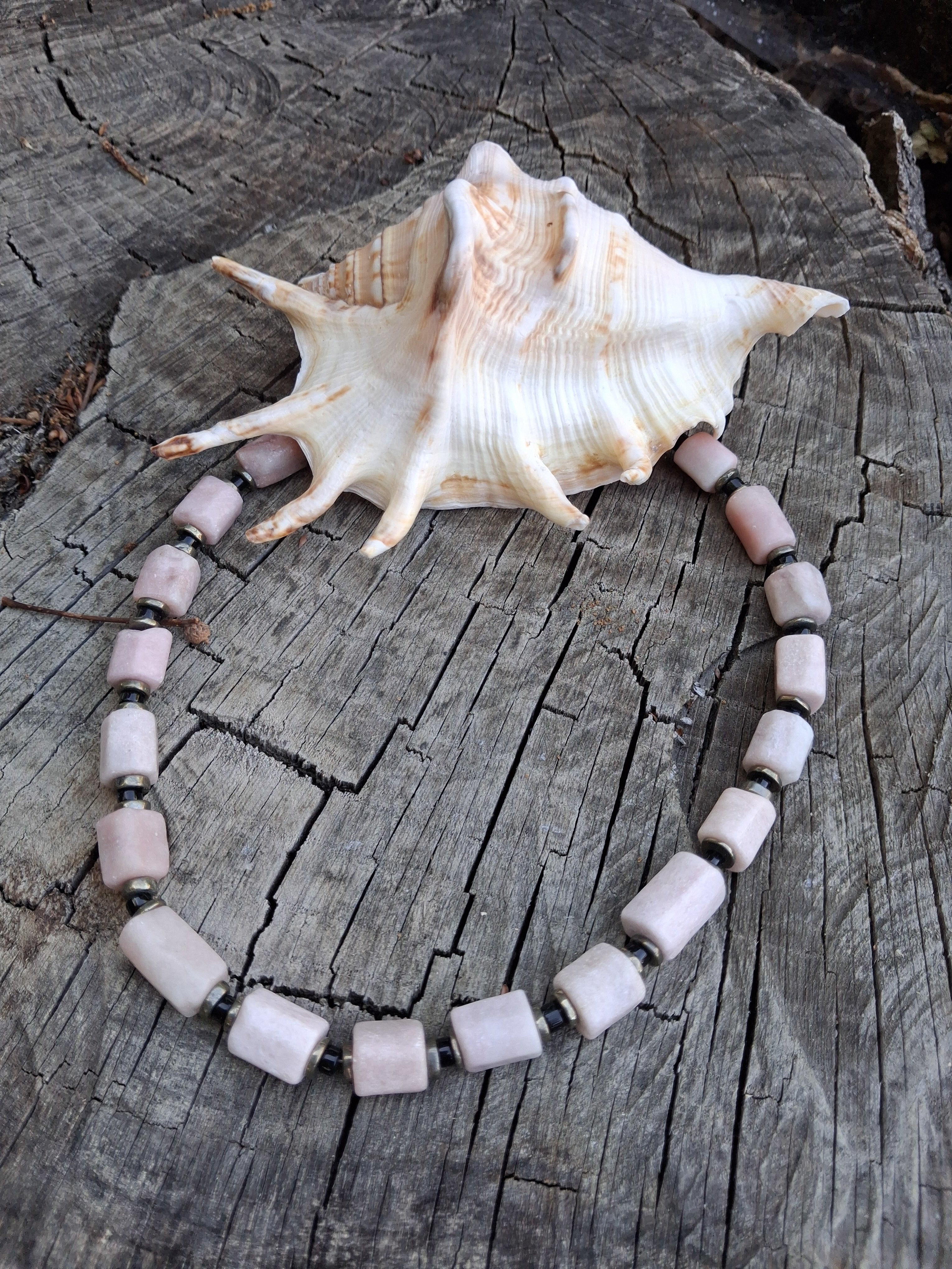 Collier Dalmates – Opale Rose, Pyrite & Onyx