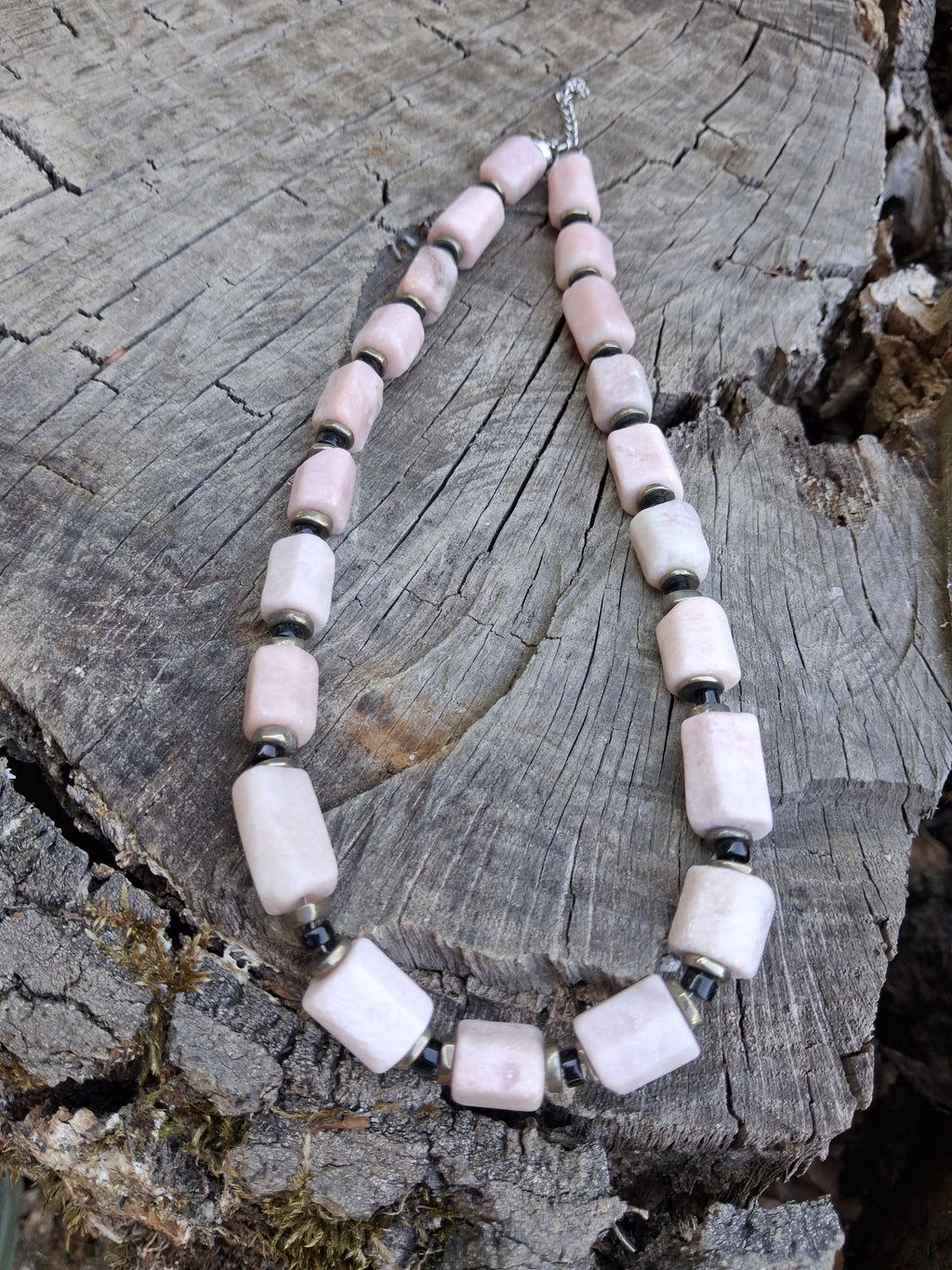 Collier Dalmates – Opale Rose, Pyrite & Onyx