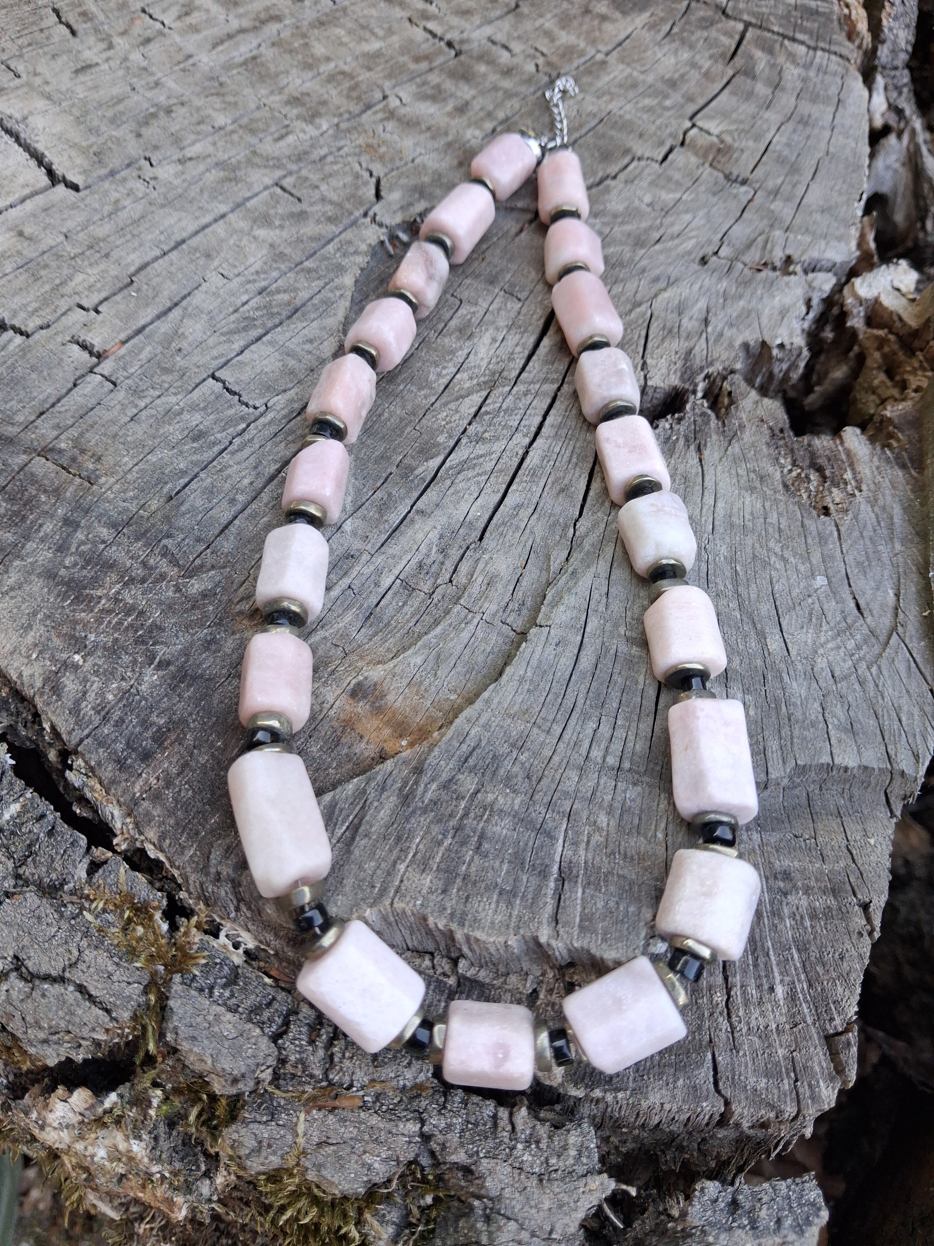 Collier Dalmates – Opale Rose, Pyrite & Onyx
